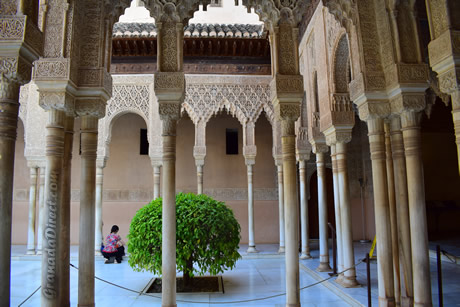 mar de columnas de la alhambra