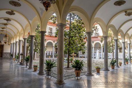 patio del ayuntamiento de granada