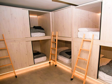 habitacion con puertas correderas