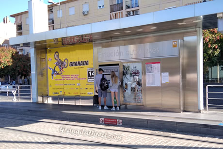 parada del metro de granada en la estacion de autobuses